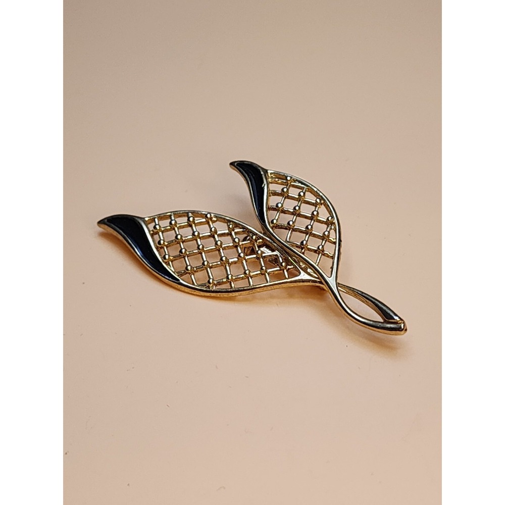 Vintage Leaf Basket Weave Filigree Gold Tone Enamel Brooch Pin Mid Century